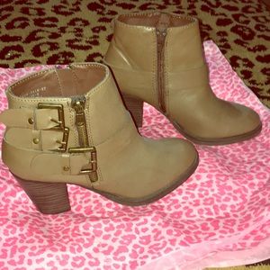 Brand new Cathy Jean booties size 6
